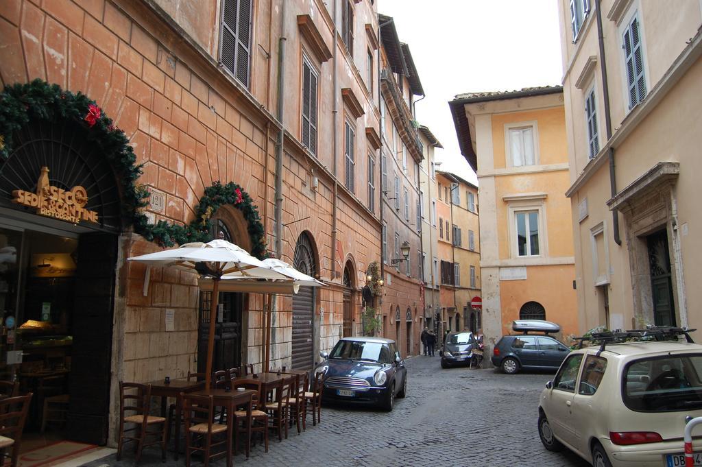Vetrina Holidays Apartment Navona, Rome